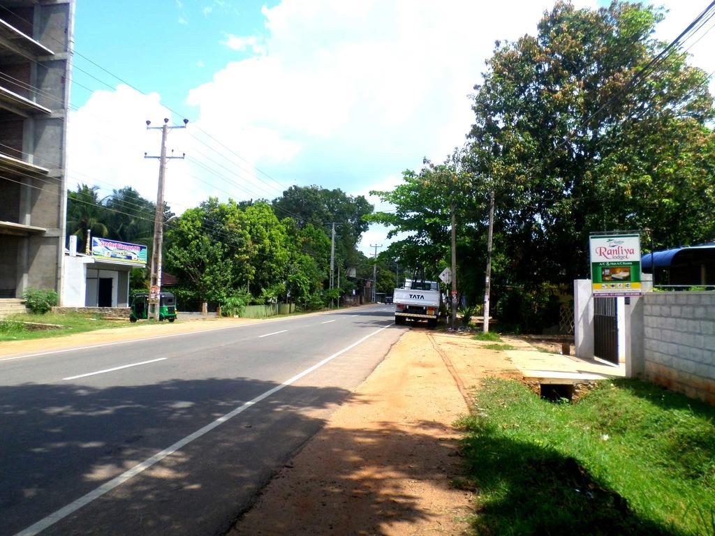 Ranliya Lodge Anuradhapura Ngoại thất bức ảnh